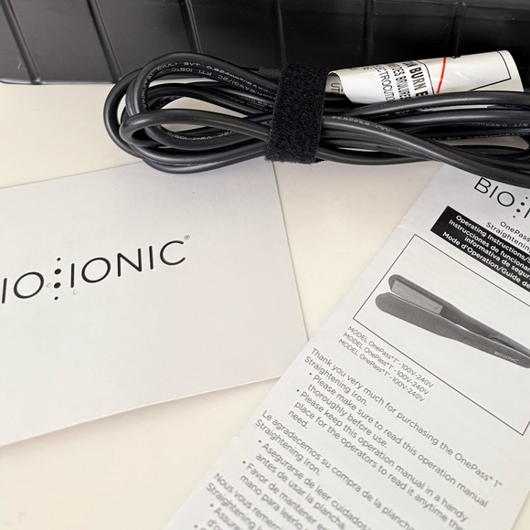 Bio Ionic  MXTBlack OnePass Hair Straightener - Picture 1 of 6